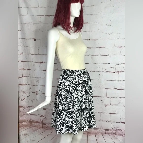 ADRIENNE VITTADINI XS Floral Black & White Box Pleat A-Line Swing Skater Skirt - Picture 3 of 13